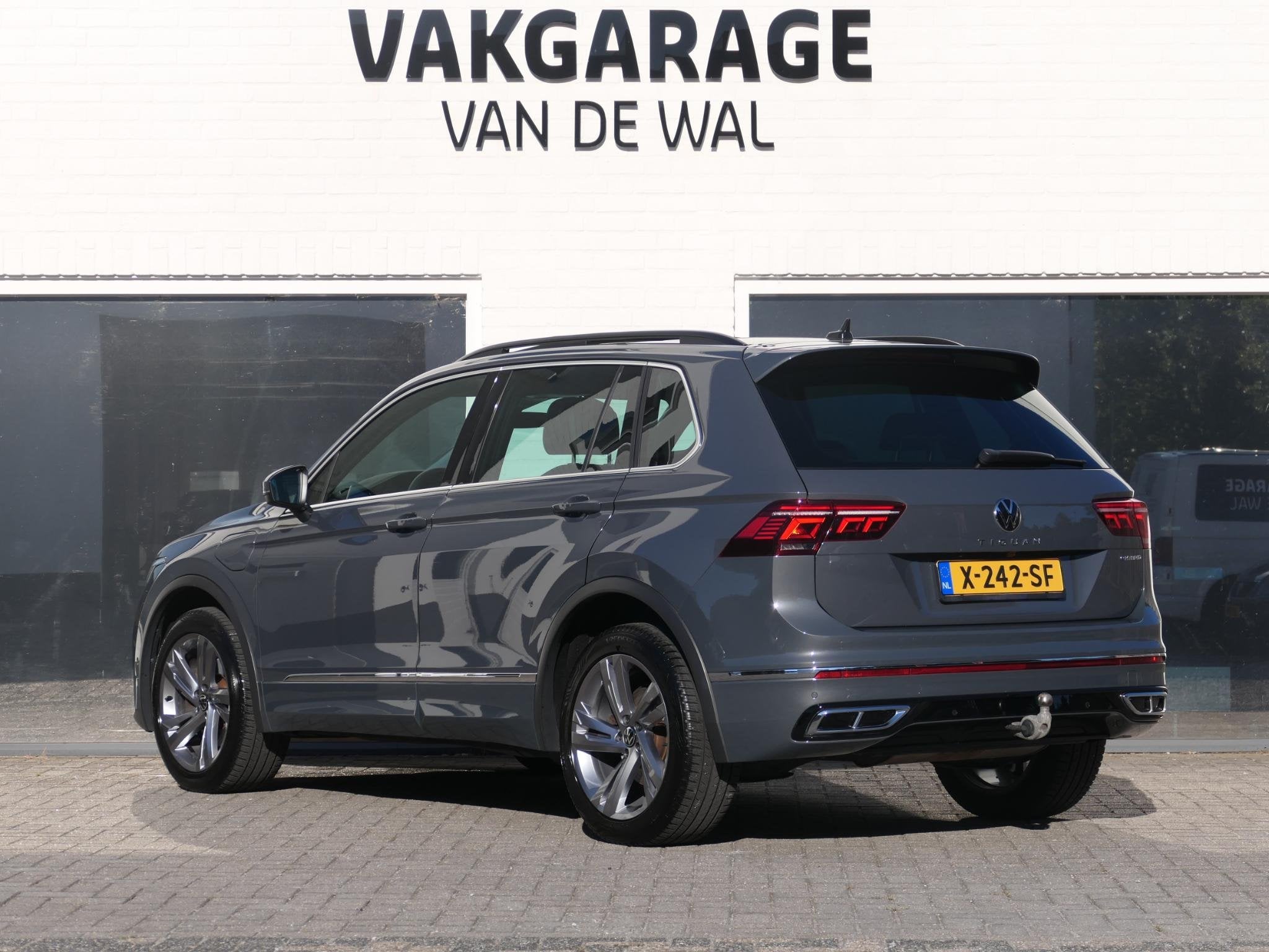 Volkswagen Tiguan 1.4 TSI eHybrid R-Line Business+ | Panoram, Auto's, Stof, Euro 6, Grijs, Hybride Elektrisch/Benzine