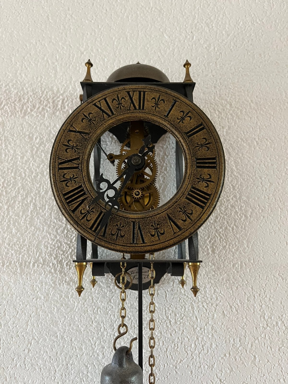 Metalen wandklok, Ophalen