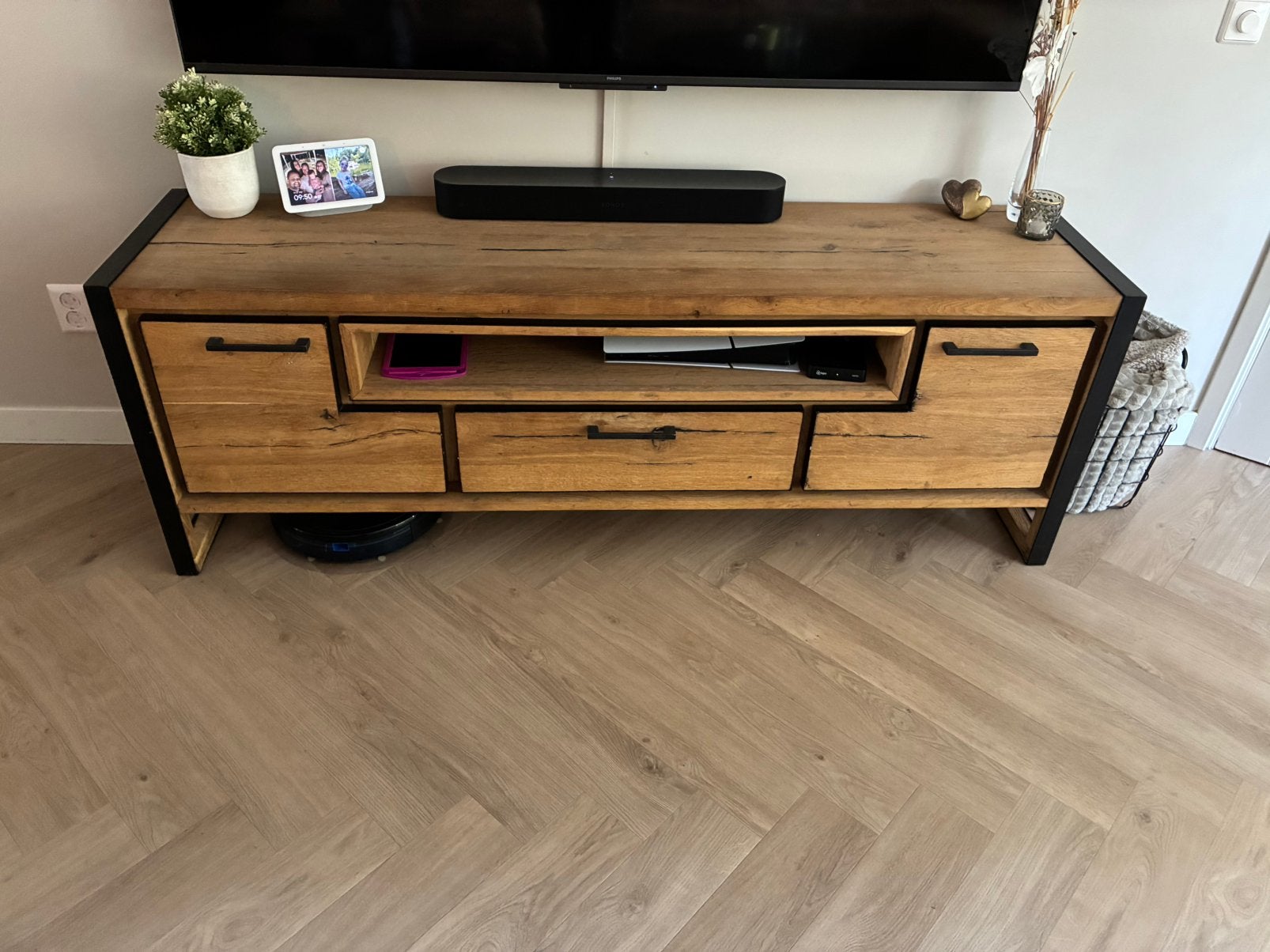 H&H - industrieel tv meubel (teak met staal), Huis en Inrichting, Ophalen, Teakhout, 150 tot 200 cm, Zo goed als nieuw