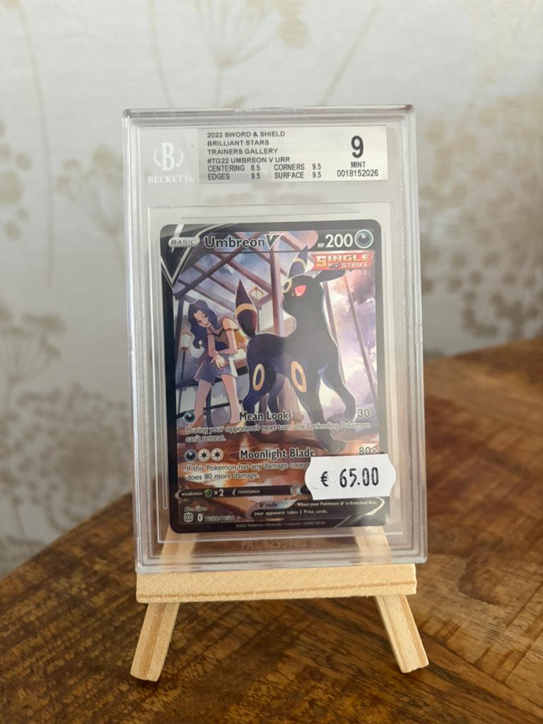 Pokemon TCG - Umbreon V #TG22 BGS 9 (Brilliant Stars), Ophalen of Verzenden, Nieuw, Losse kaart, Foil