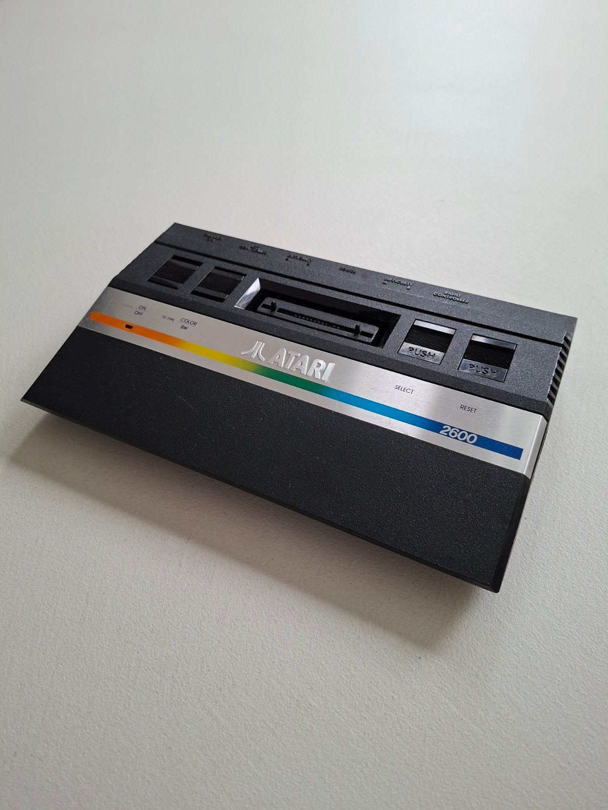 Atari 2600 met 1 joypad, 3 spellen, adapter en tv kabel, Ophalen of Verzenden, Zo goed als nieuw