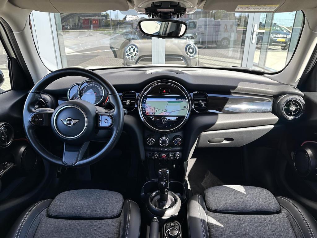 Mini Cooper 1.5 136pk Aut. Business Edition | Facelift | NAV, Auto's, Mini, Automaat, 136 pk, Gebruikt, Parkeersensor