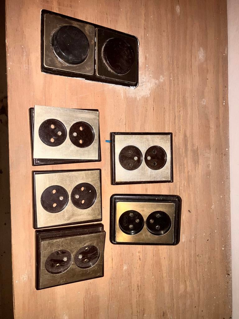 Vintage Stopcontacten - Bakeliet en Messing, Doe-het-zelf en Verbouw, Elektra en Kabels, Ophalen of Verzenden, Gebruikt, Stopcontact