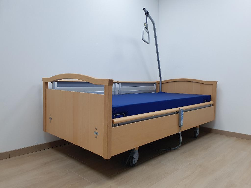 Hoog laag bed - zorgbed - senioren bed - Wissner Bosserhoff, Verstelbaar, 90 cm, Verzenden, Zo goed als nieuw