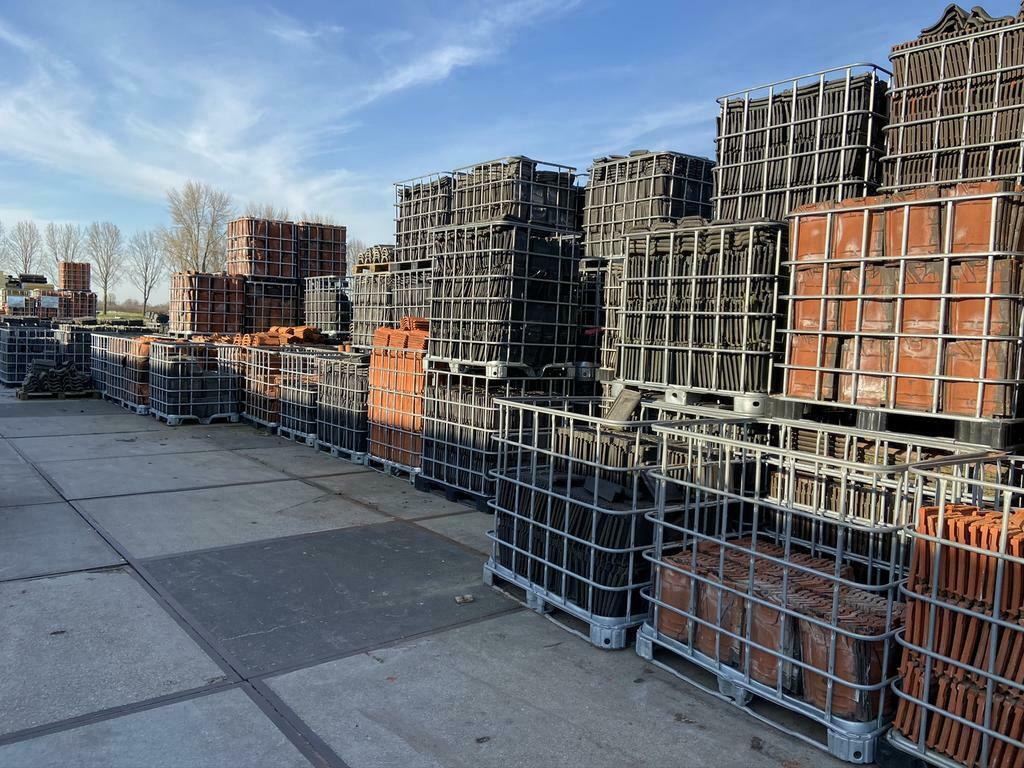 Oude dakpannen - gevelpannen - nokvorsten - gebruikte dakpan, Ophalen, Gebruikt, A, 15 m² of meer