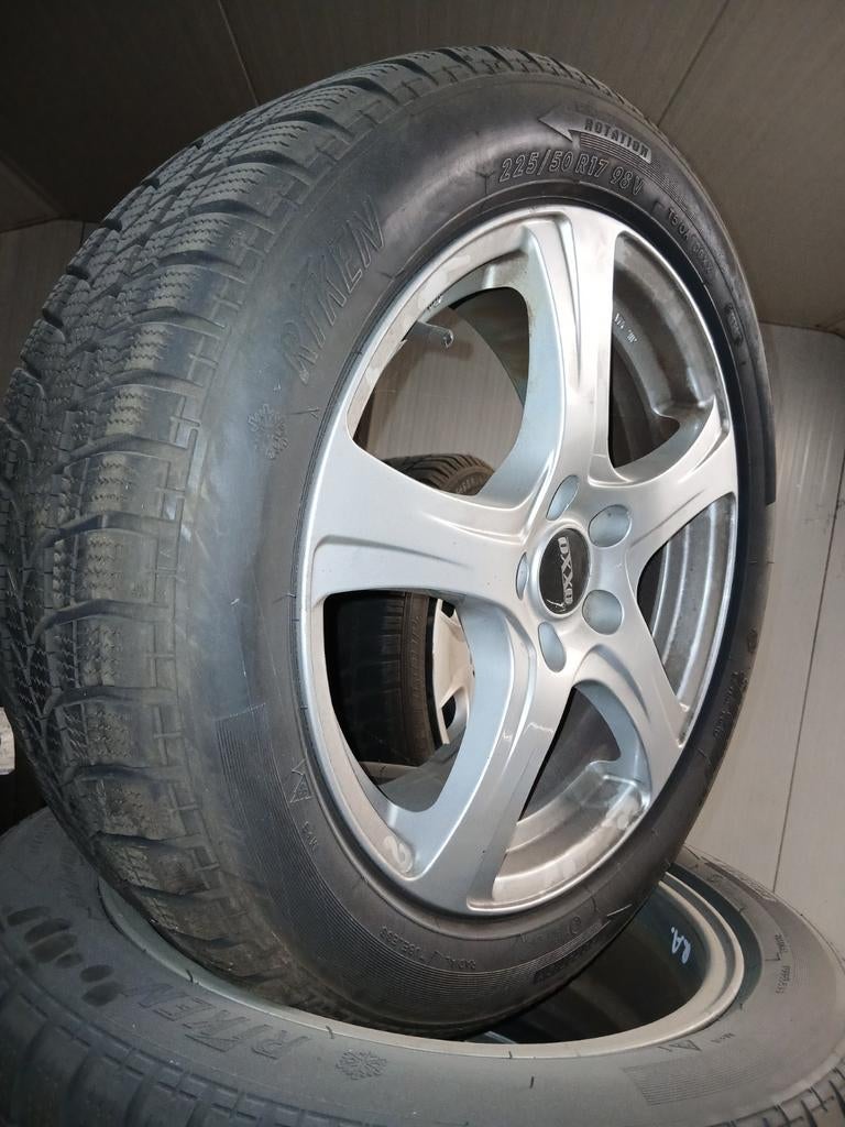 Winterbanden set (volvo v70) 225 50 17, Ophalen, Banden en Velgen, 17 inch, Winterbanden