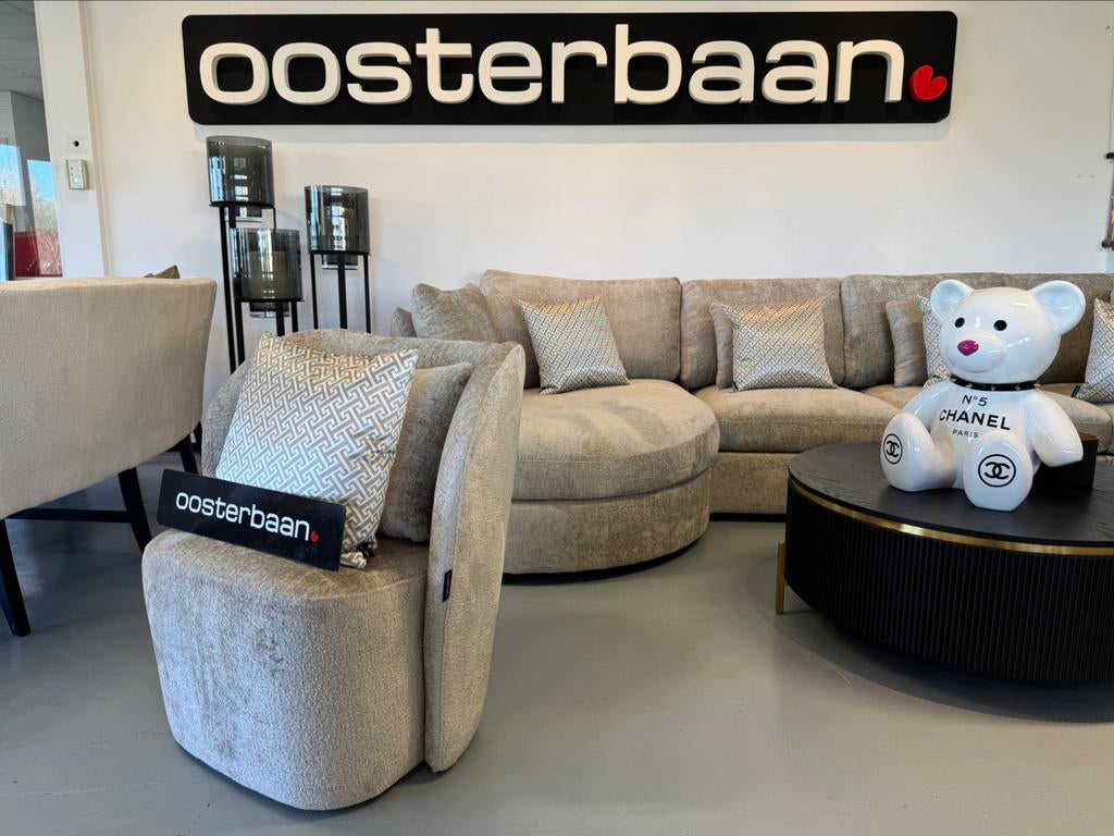Luxe Fautueil Lola Beige Sand - NIEUW - Oosterbaan, Huis en Inrichting, Fauteuils, Oosterbaan, Info@oosterbaanwonen.nl, Nieuw