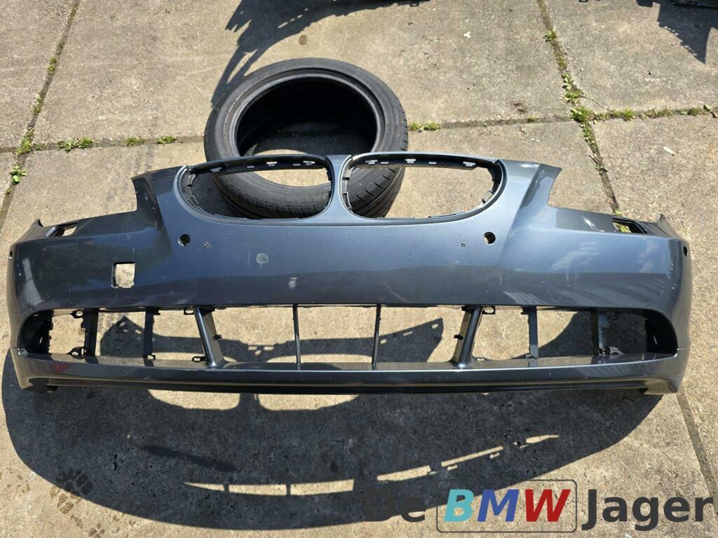 Voorbumper grijs BMW 5-serie E60 E61 51110149246, Gebruikt, Voor, Ophalen of Verzenden, Bumper