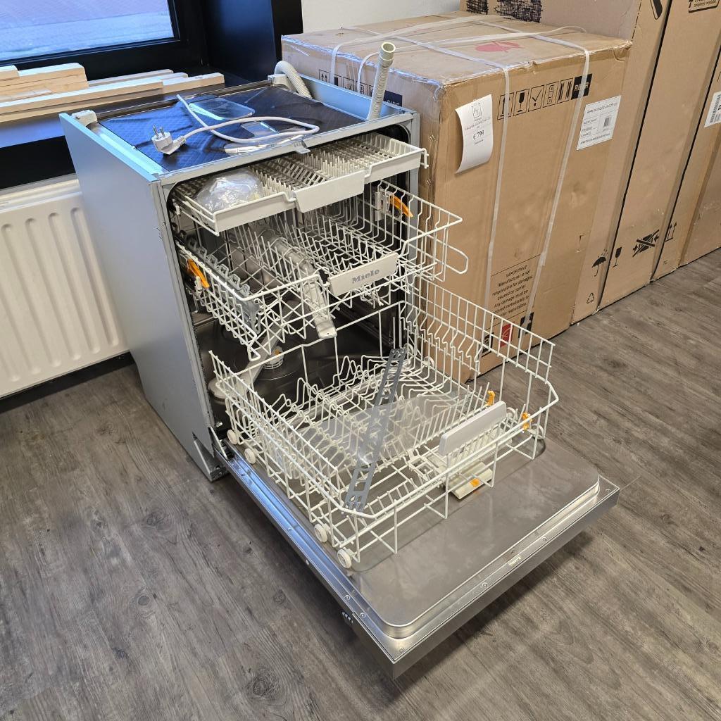 Miele Half-geïntegreerde Inbouw Vaatwasser G5022SCI, Ophalen, Minder dan 85 cm, Minder dan 10 liter, Refurbished