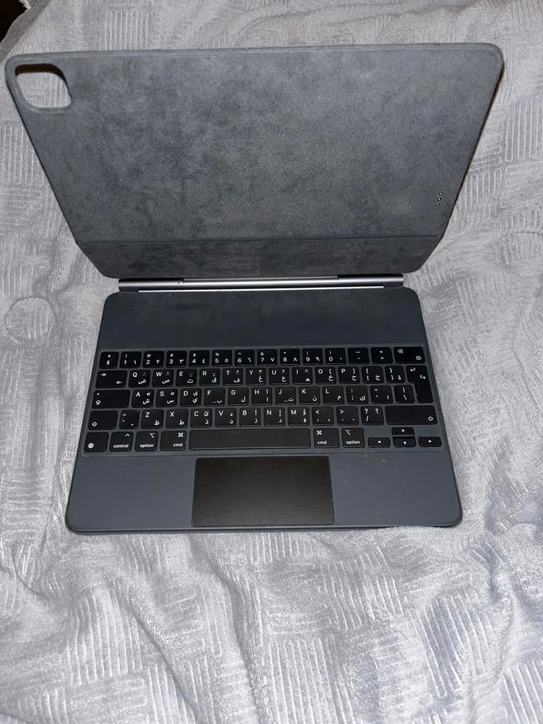 Apple iPad met Toetsenbord - Arabisch, 10 inch, Gebruikt, 32 GB, Apple iPad