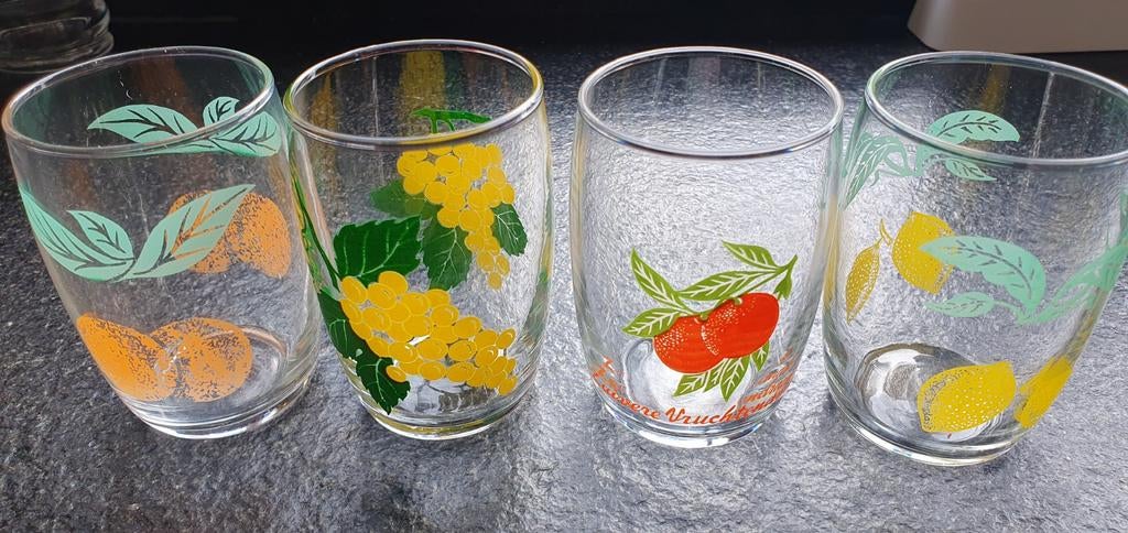 Vintage retro fruit glazen glaasjes 4 stuks, Verzamelen, Ophalen of Verzenden, Zo goed als nieuw, Frisdrankglas