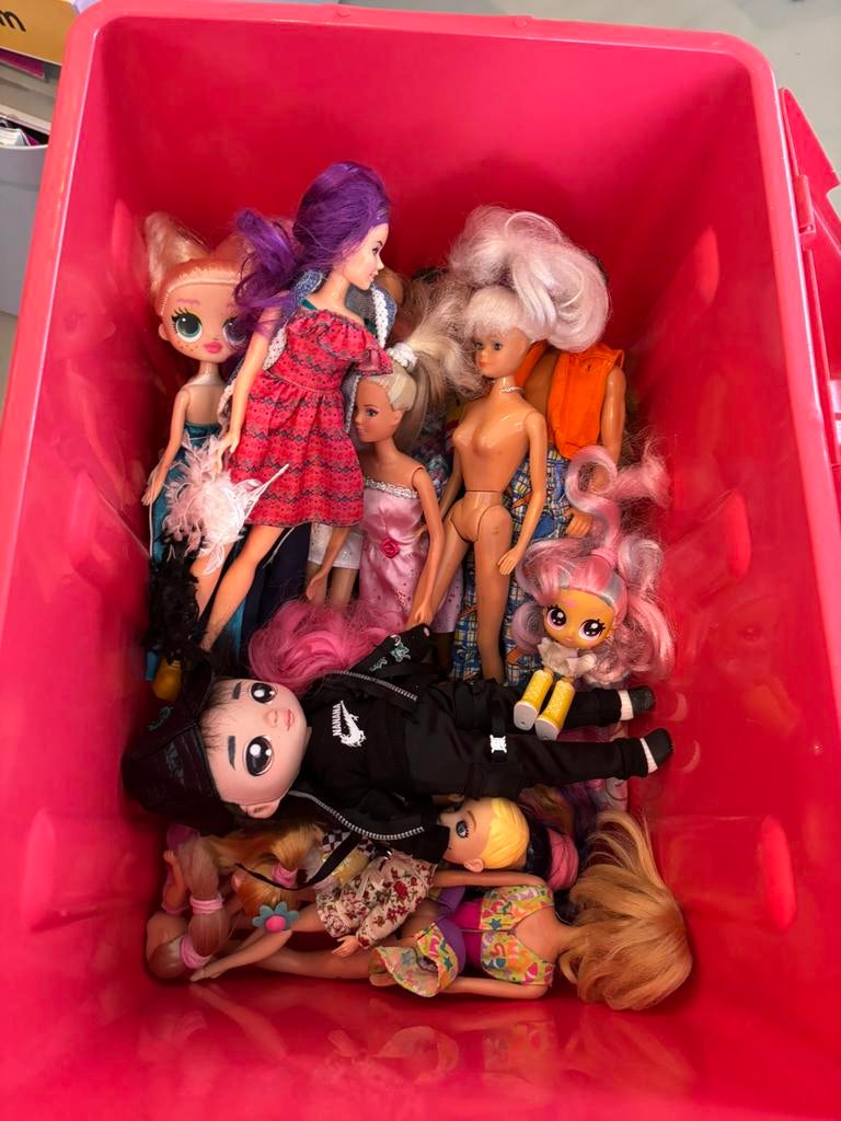 Schatkist vol met poppen €25, Ophalen of Verzenden, Gebruikt, Pop