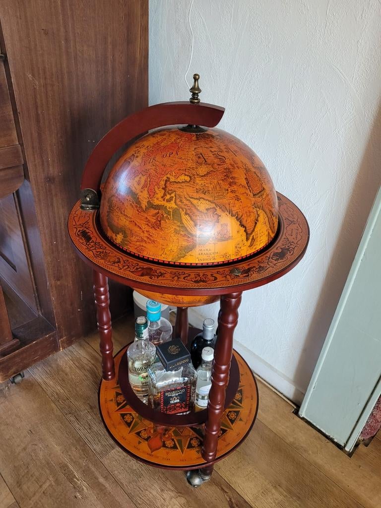 Globebar wereldbol drankenkast globe bar, Huis en Inrichting, Woonaccessoires | Wereldbollen, Ophalen, Zo goed als nieuw