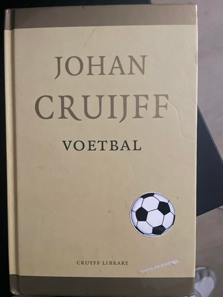 Johan Cruijff - Voetbal boek, Ophalen of Verzenden, Zo goed als nieuw, Balsport