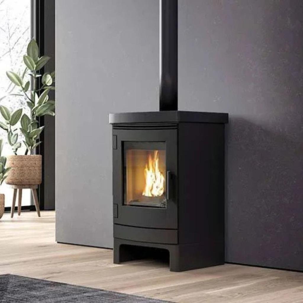Pelletkachel Finn met Sokkel (showroommodel), Huis en Inrichting, Kachels, Gebruikt, Overige brandstoffen, Ophalen of Verzenden