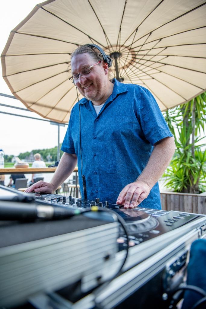 ALLROUND DJ (desgewenst met licht & geluid), Diensten en Vakmensen, Muzikanten, Artiesten en Dj's, Dj