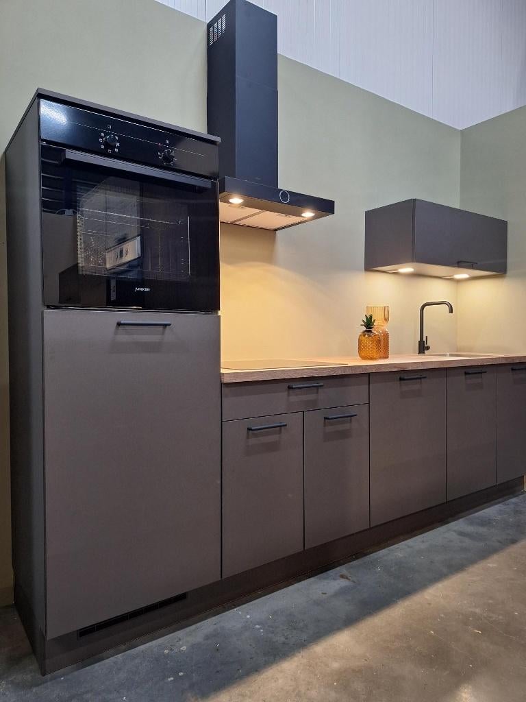 Complete Nieuwe keuken met apparatuur – Keuken Moejo, Huis en Inrichting, Keuken | Complete keukens, Nieuw, Enkelwandige keuken