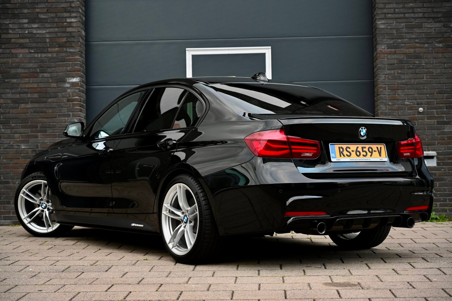 BMW 3-serie BMW 340i Sedan M-Sport | Orig NL | Harman/Kardon, Dealer onderhouden, 327 pk, Zwart, Bedrijf