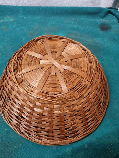 mand bamboe vintage rond, Huis en Inrichting, Woonaccessoires | Schalen en Manden, Ophalen of Verzenden, 'T Olde Gre-j, Info@toldegrej.nl