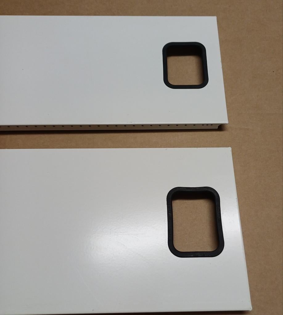 2x USM Haller achterwand smal met kabeldoorvoer wit (18x75), Ophalen of Verzenden, Gebruikt
