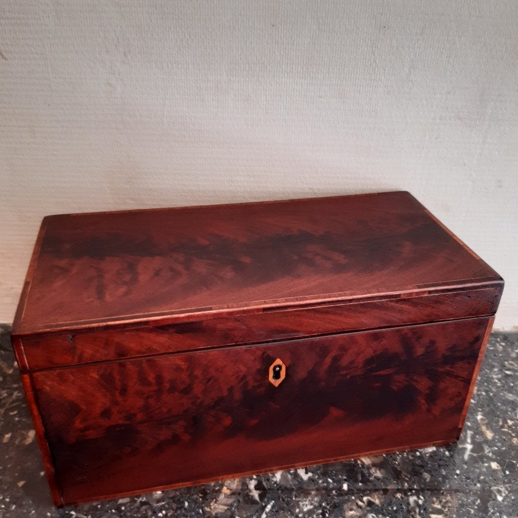 thee kist mahonie fineer, Ophalen of Verzenden