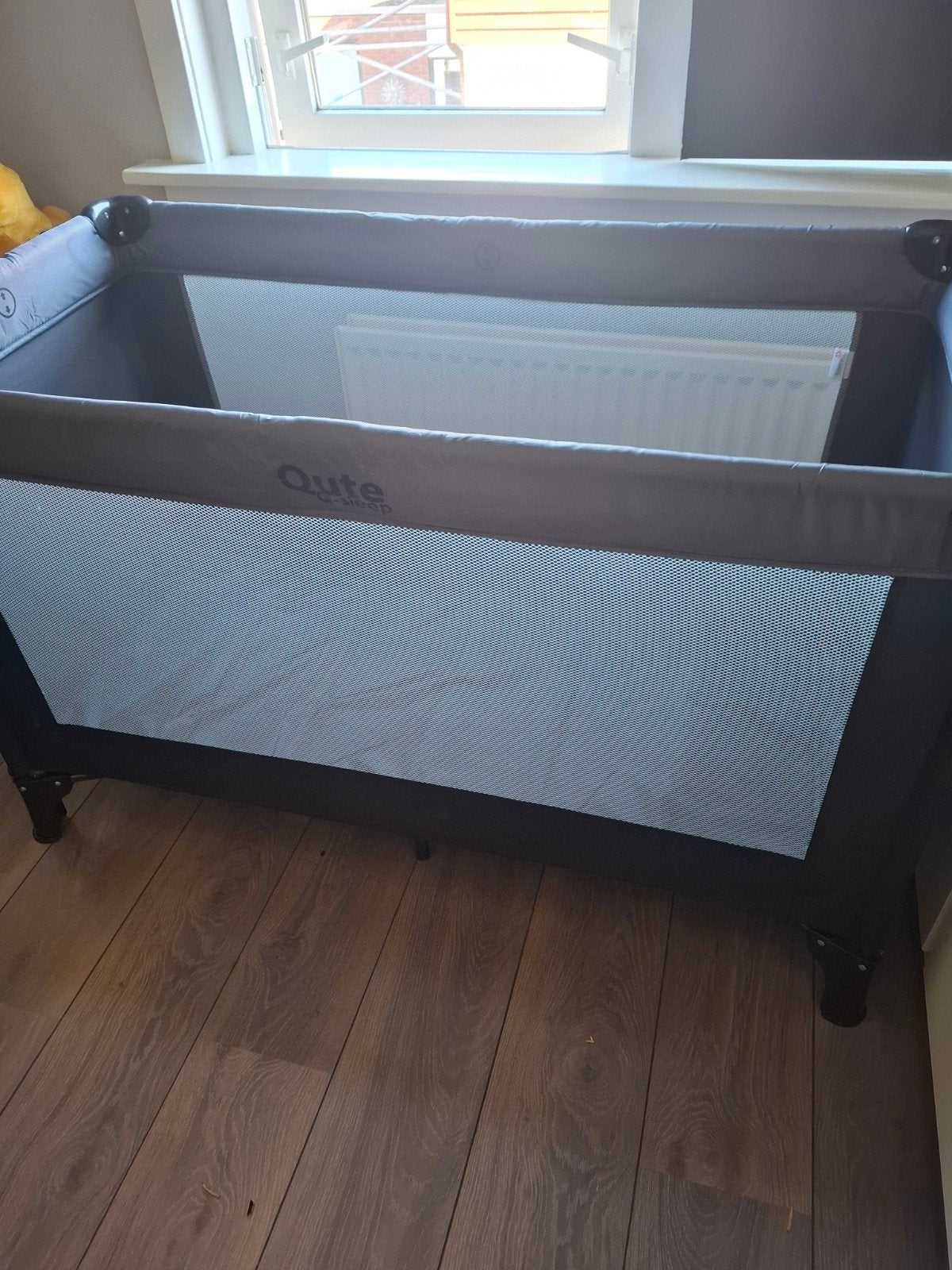 Qute campingbedje in zeer goede staat met extra matras, Ophalen, Zo goed als nieuw, Minder dan 140 cm, Matras