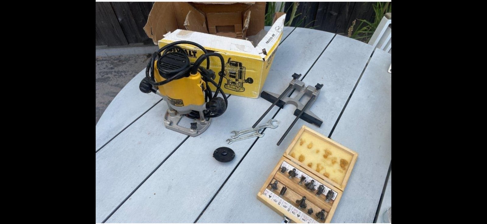 DeWalt bovenfrees DW613 met accessoires en koffer, Ophalen of Verzenden, Gebruikt, Elektrisch, Bovenfrees