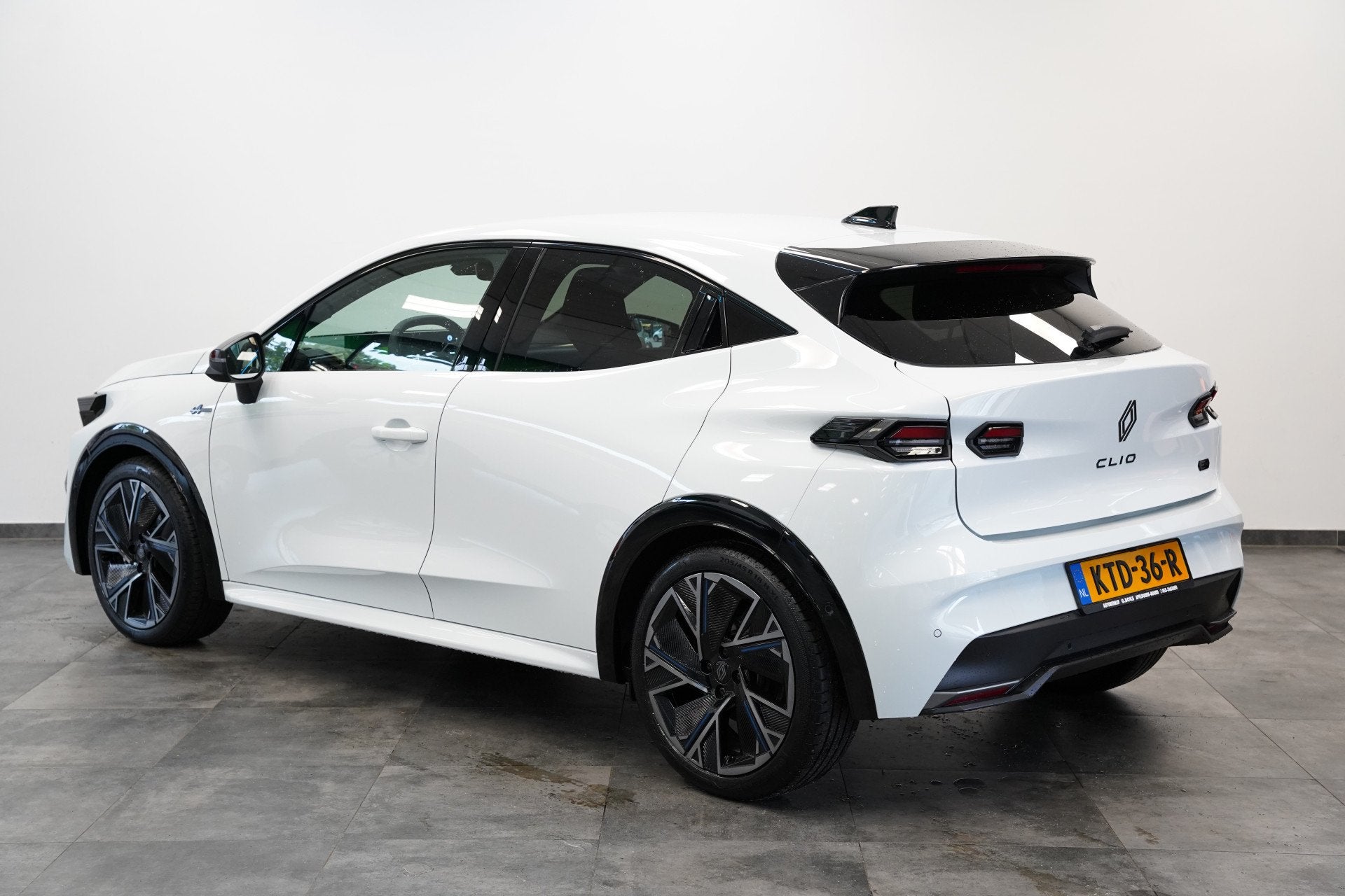 Renault Clio 1.8 Hybrid 160 esprit Alpine Full-led Navigatie, Auto's, Gebruikt, 4 cilinders, 1246 kg, Wit