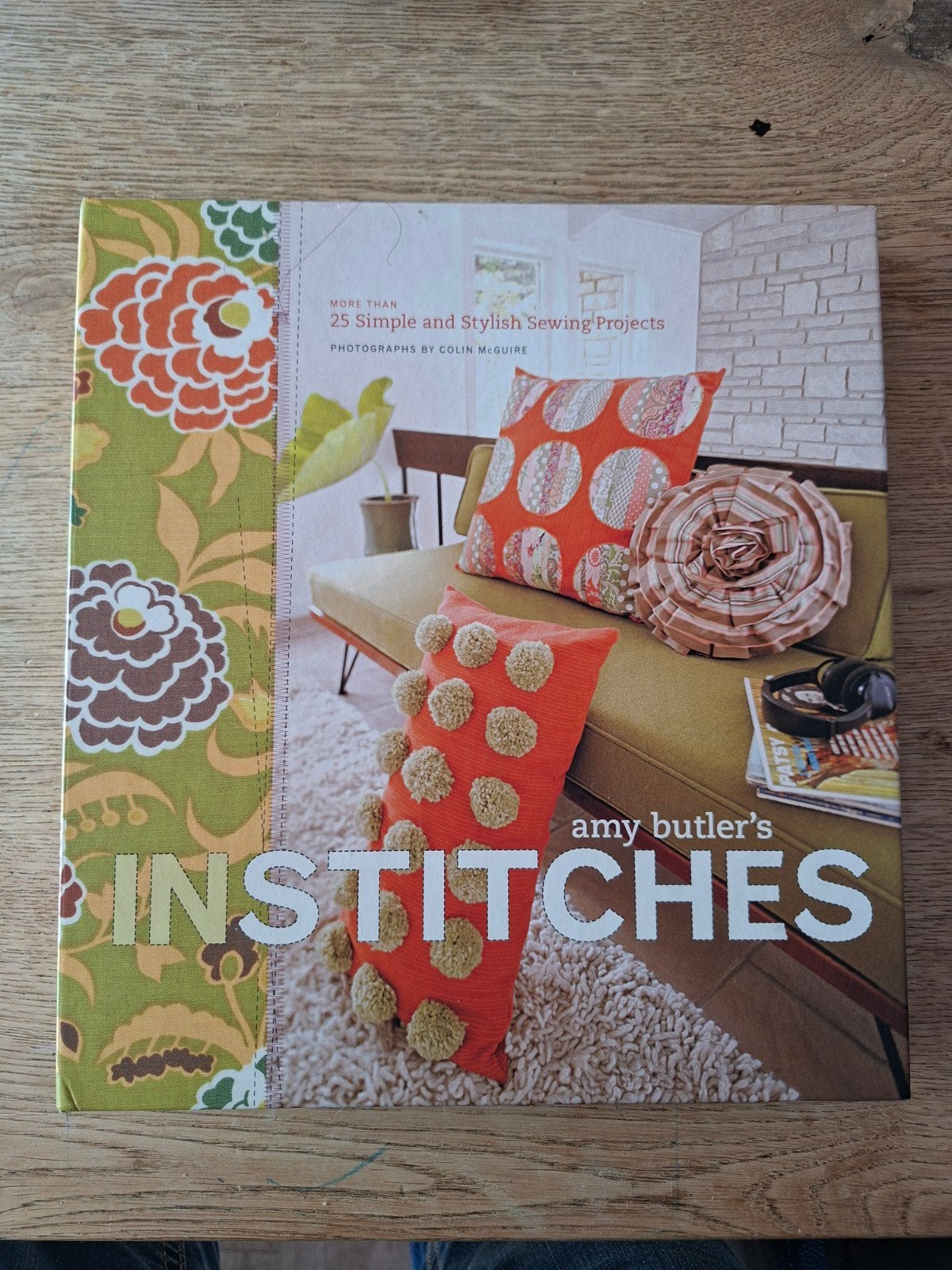 In Stitches: 25 Naaiprojecten door Amy Butler, Ophalen of Verzenden, Zo goed als nieuw, Borduren en Naaien, Amy Butler