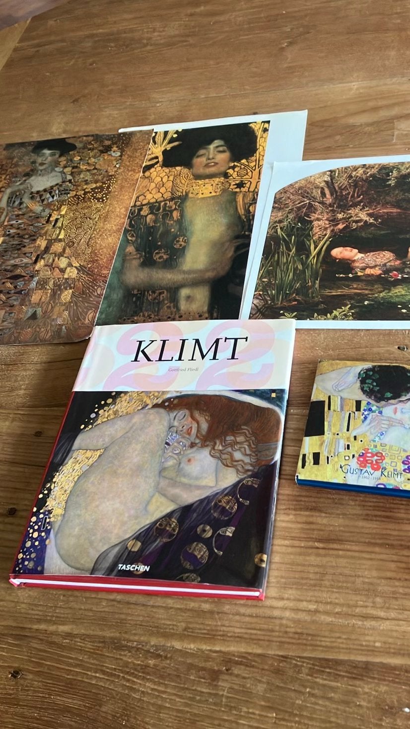 Gustav Klimt. Taschen boek, 10 dubbele kaarten, 3 posters, Ophalen of Verzenden, Zo goed als nieuw, Schilder- en Tekenkunst