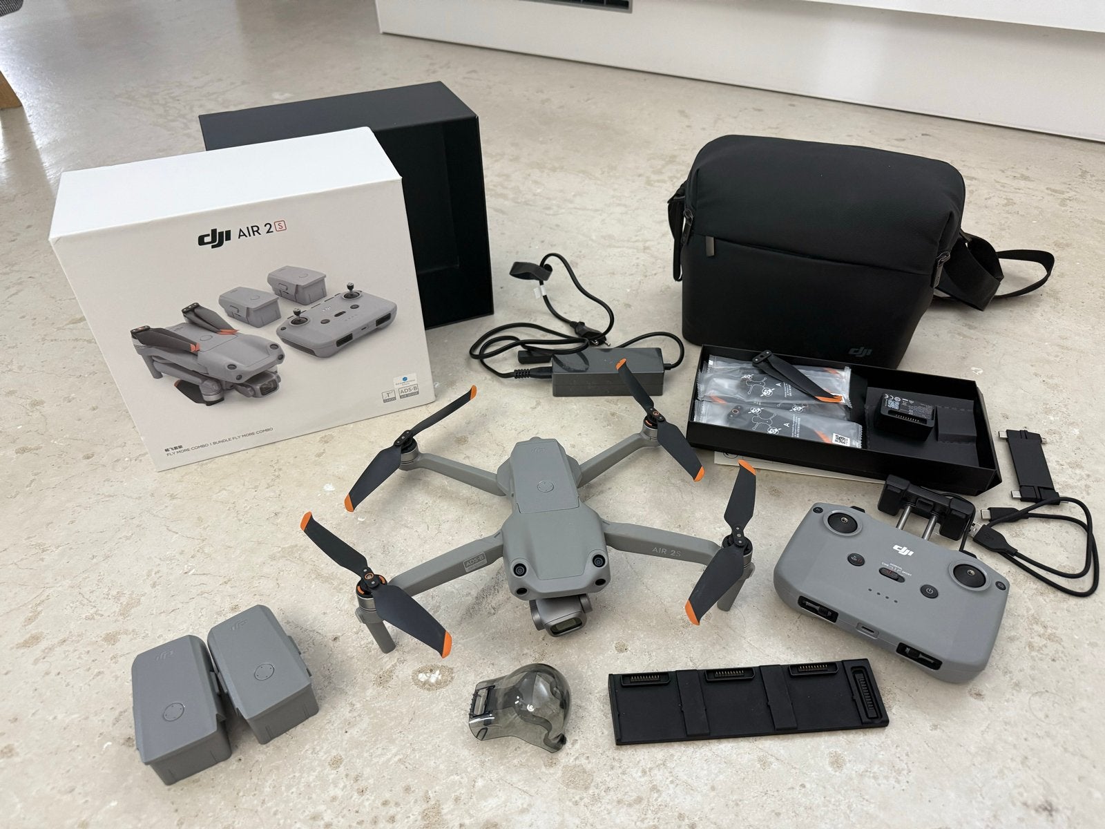 DJI Air 2S Fly More Combo - Zo goed als nieuw, Audio, Tv en Foto, Drones, 250 tot 900 gram, 30 tot 45 minuten, Cameradrone, Extra accu('s)