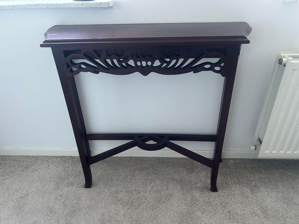 Antieke houten sidetable met sierlijk houtsnijwerk, Gebruikt, 50 tot 100 cm, Ophalen of Verzenden, Minder dan 25 cm