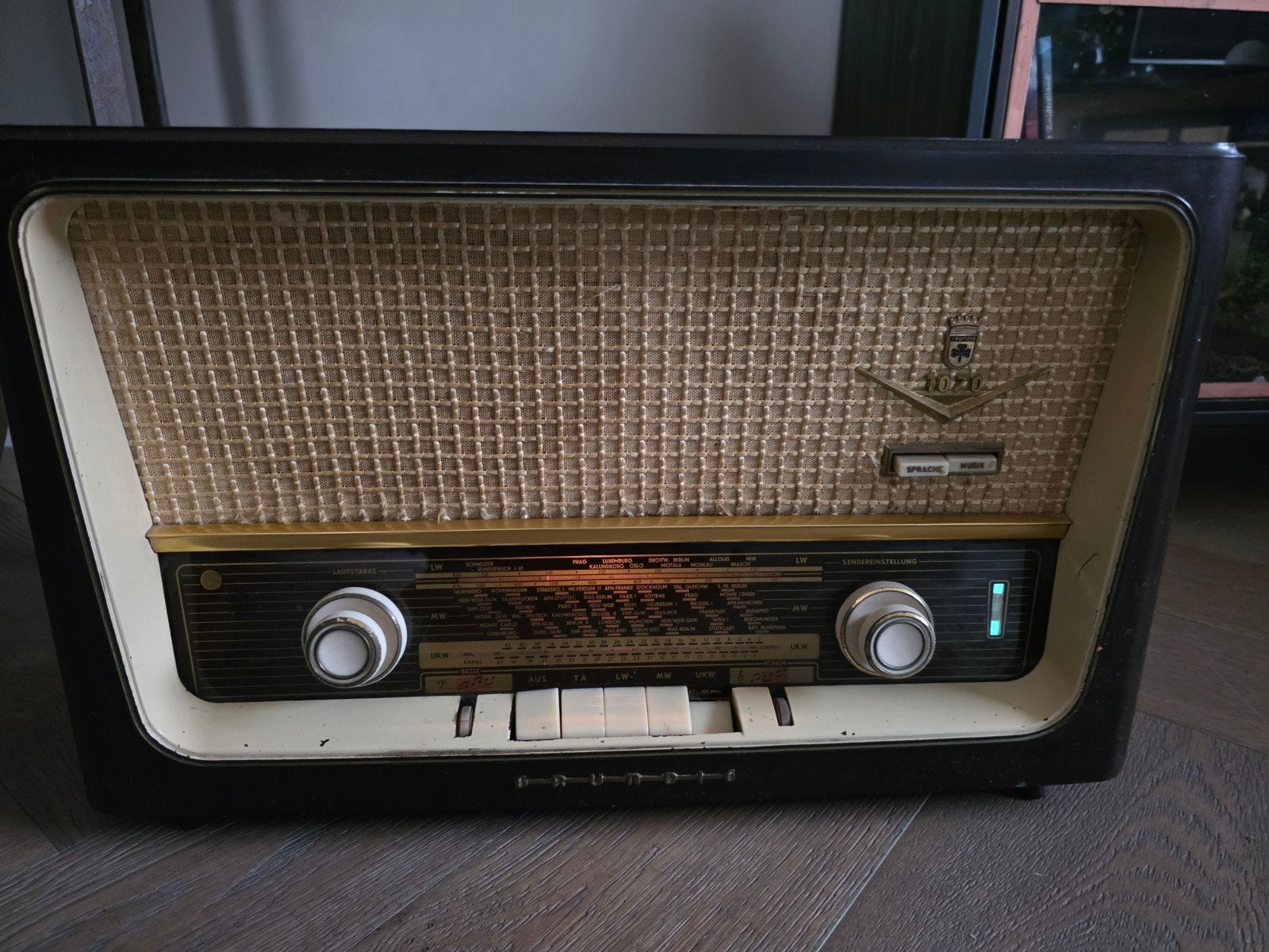 Grundig retro radio, Antiek en Kunst, Ophalen