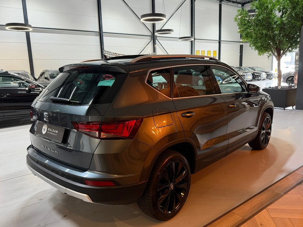 SEAT Ateca 1.5 TSI Xcellence|Pano|Alcantara|19" Zwarte Velge, Auto's, Stof, 4 cilinders, Ateca, Bedrijf