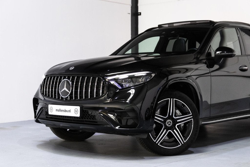 Mercedes-Benz GLC-klasse 300e 4MATIC Business Line AMG/PANO/, Auto's, Automaat, Gebruikt, 4 cilinders, Leder en Stof