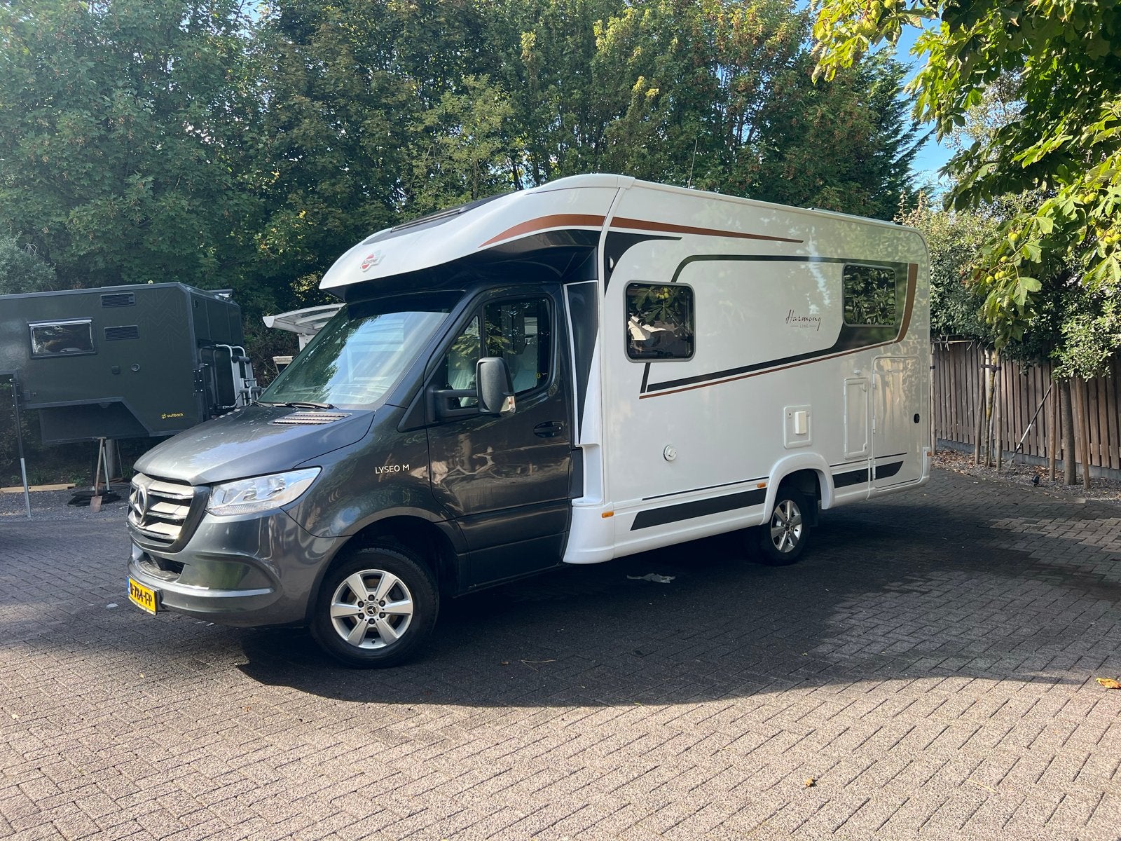 Burstner Harmony Line camper met Mercedes-Benz motor, Automaat, Koelkast, Ringverwarming, Luifel