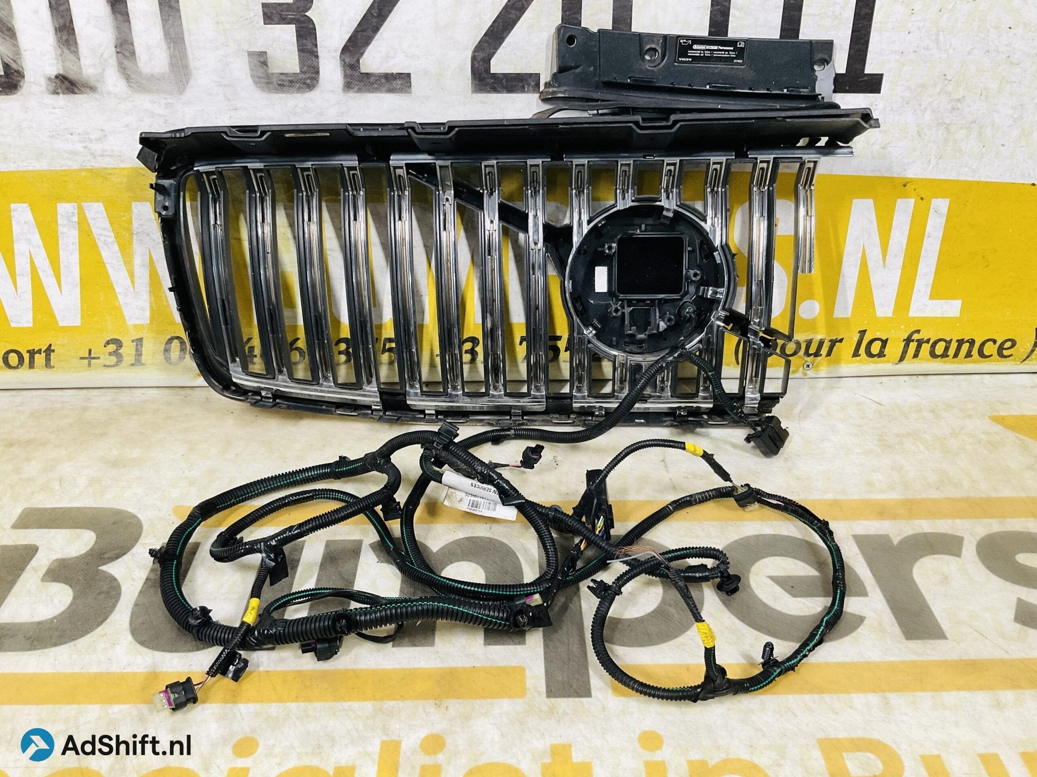 Grill Logo Volvo XC90 XC 90 D34046086001 32356715 Voorbumper