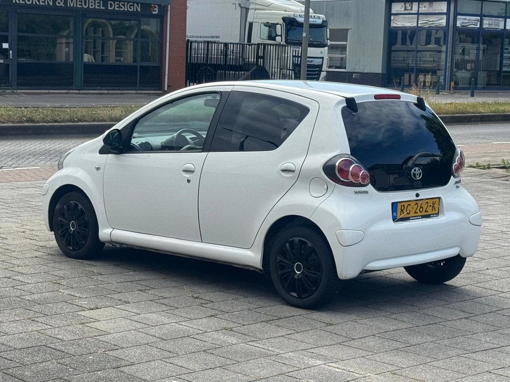 Toyota Aygo 1.0-12V Cool/Cruisecontrol/Airco/apk 08-2027, Voorwielaandrijving, Euro 5, Gebruikt, 4 stoelen