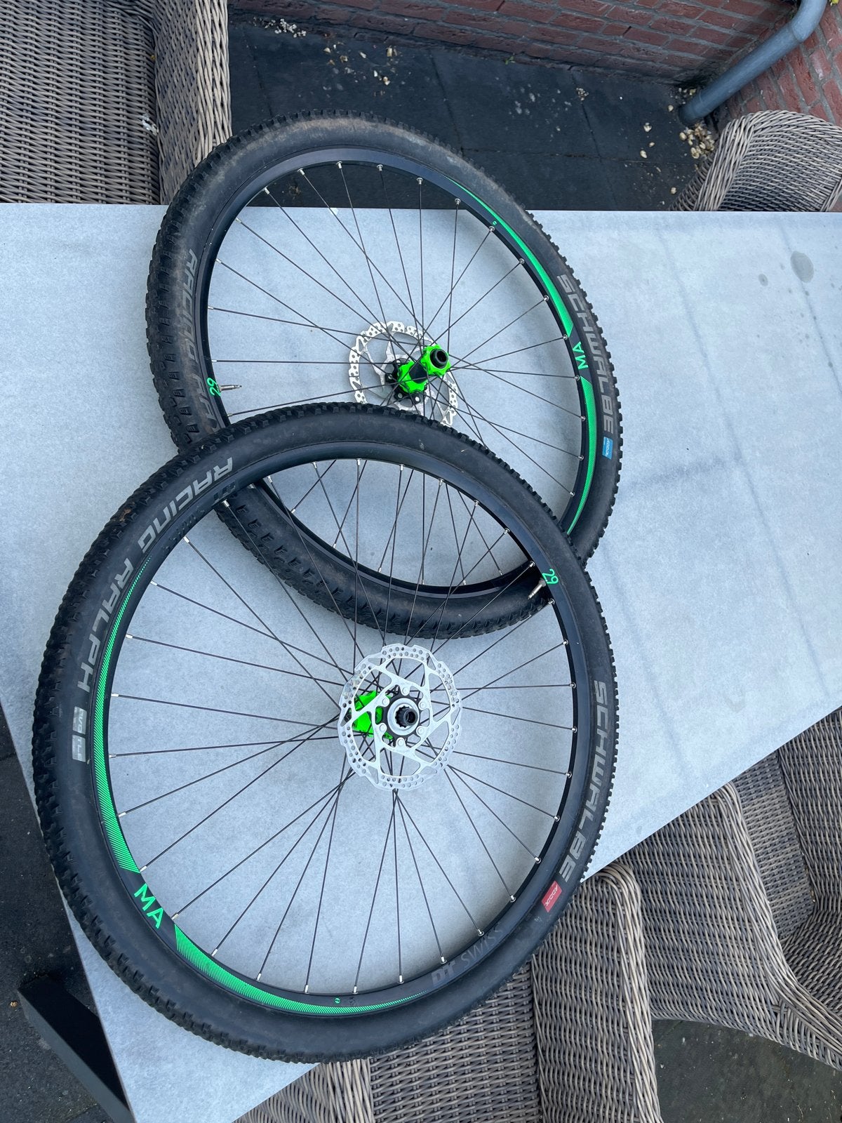 DT Swiss 29 inch MTB wielen met Schwalbe Racing Ralph/Ray, Fietsen en Brommers, Fietsonderdelen, Gebruikt, Aluminium, Mountainbike