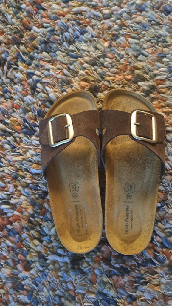 Hush Puppies sandalen slippers maat 37 - Zo goed als nieuw, Kleding | Dames, Schoenen, Bruin, Zo goed als nieuw, Hush Puppies