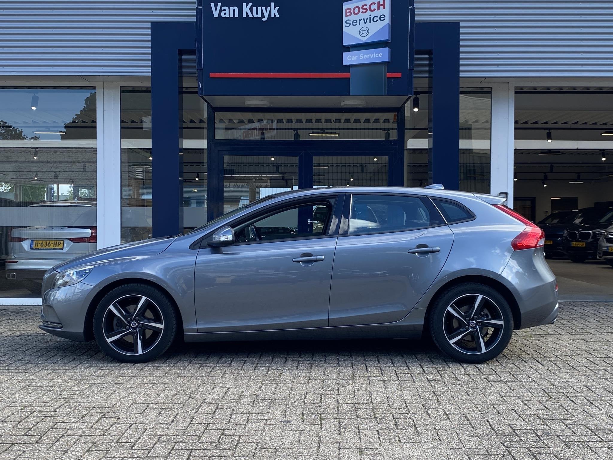 Volvo V40 2.0 T2 Kinetic / NL-Auto / Dealer-Onderhouden / Di, Voorwielaandrijving, Stof, Gebruikt, Euro 6