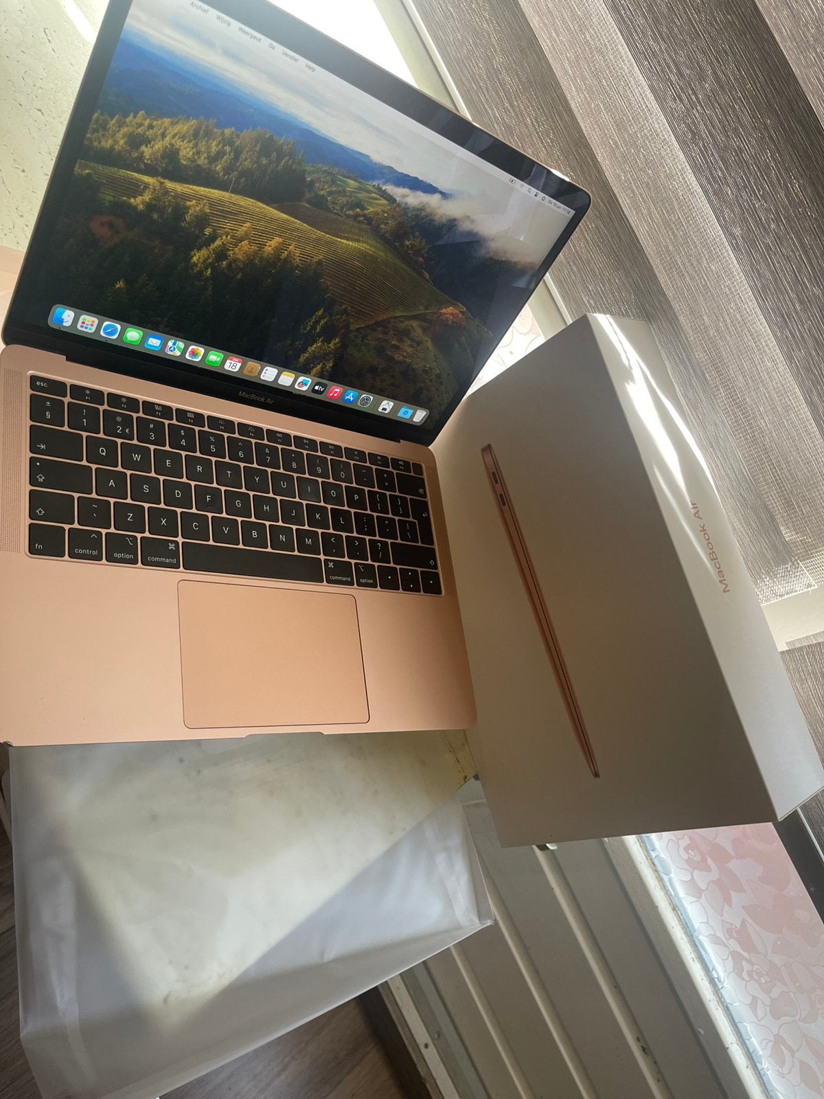 MacBook Air (Retina, 13-inch, 2018) in de kleur goud/Roze, Computers en Software, Apple Macbooks, 13 inch, Minder dan 2 Ghz, Ophalen of Verzenden