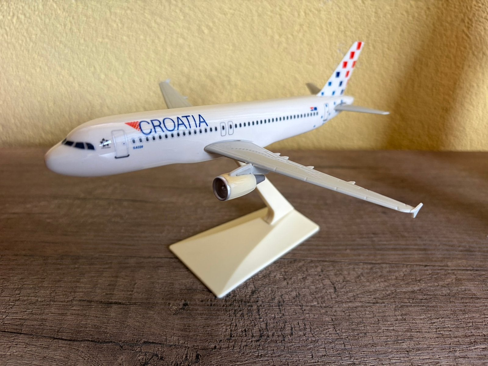 Airbus A320 Croatia Airlines, Hobby en Vrije tijd, Modelbouw | Vliegtuigen en Helikopters, Overige merken, Ophalen of Verzenden