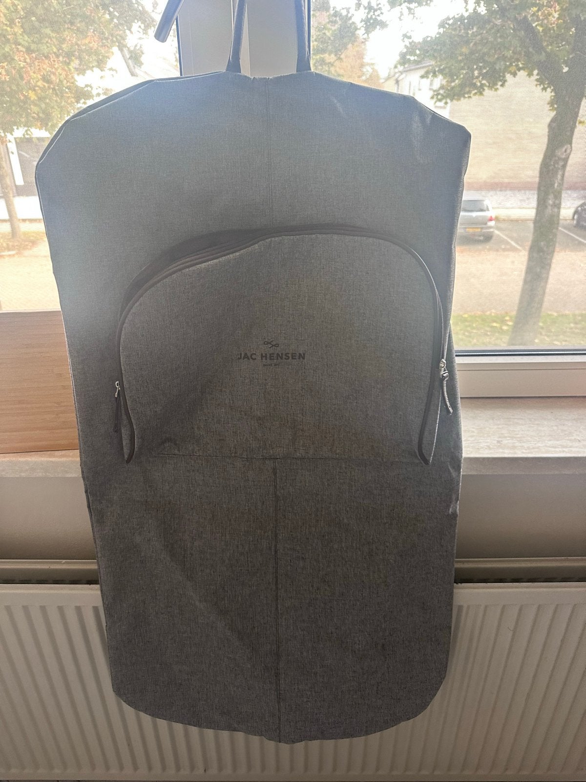 Jac Hensen kledinghoes / reistas - Zo goed als nieuw, Ophalen, Zo goed als nieuw