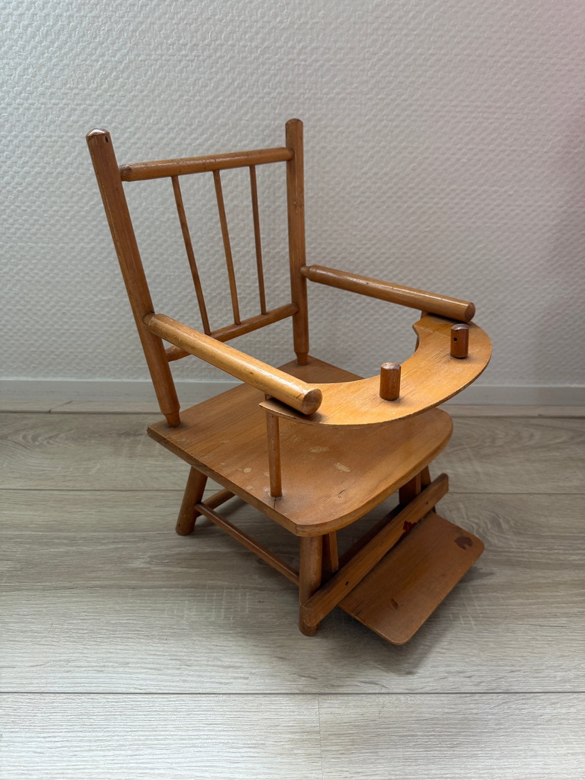 Vintage houten poppenstoel, Ophalen, Gebruikt, Babypop