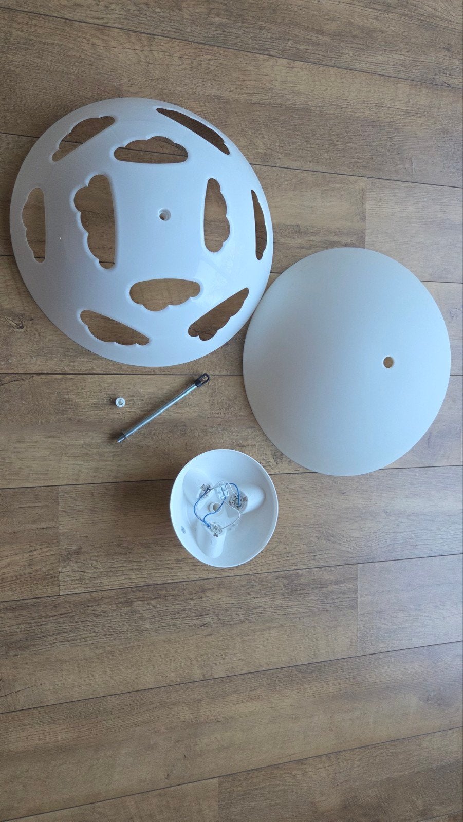 Witte plafondlamp met wolkenpatroon Ikea Skojig, Huis en Inrichting, Lampen | Overige, Wit, Overige stijlen, Kunststof, Zo goed als nieuw
