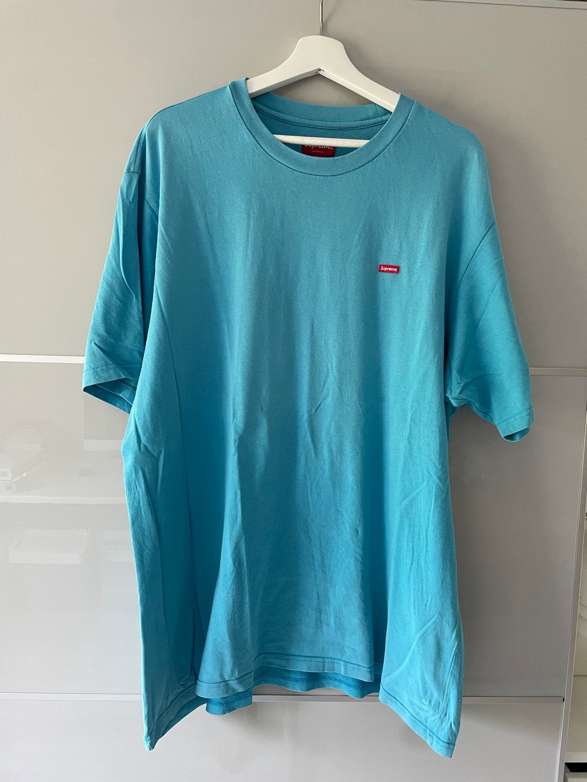 Supreme Small Box Logo T-shirt - Turquoise XL, Ophalen of Verzenden, Gedragen, Maat 56/58 (XL), Overige kleuren