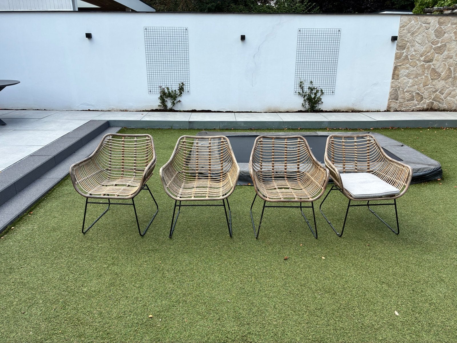 4 tuinstoelen met kussens - roest aan onderkant, Ophalen, Gebruikt, Rotan