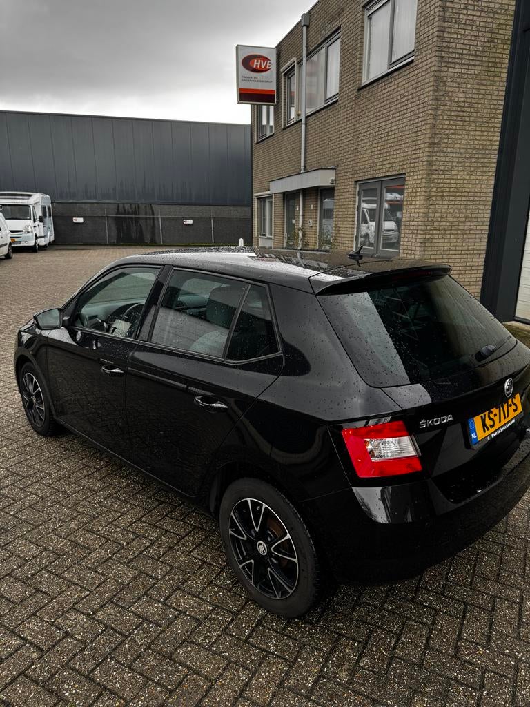 Skoda Fabia 1.4TDI 66KW 2016 Zwart, Stoelvrwming, Keyless GO, Voorwielaandrijving, Stof, Beige, Zwart