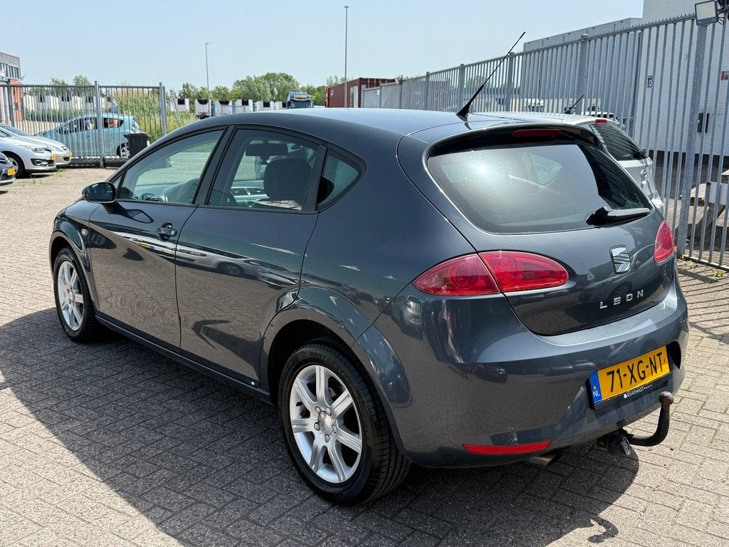Seat Leon 1.6 Stylance Airco Cruise Trekhaak 5D Nieuwe Apk, Auto's, Seat, Stof, Gebruikt, 4 cilinders, Euro 4